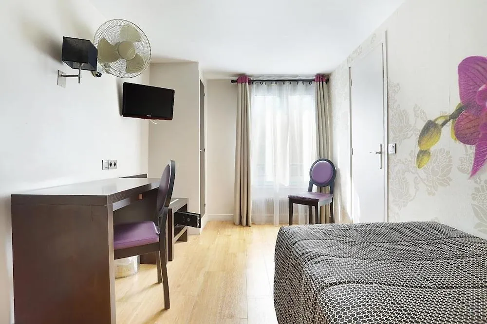 De La Boetie 4* Paris