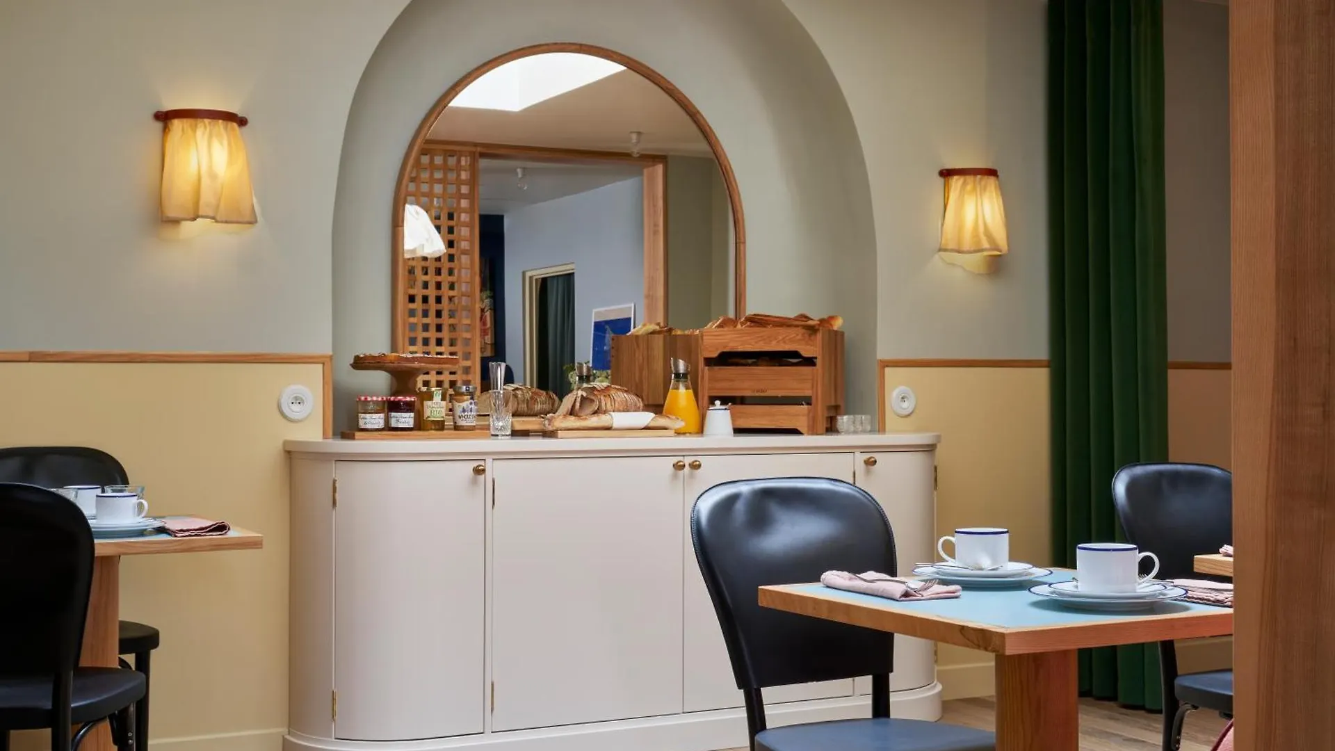 De La Boetie Hotel Paris